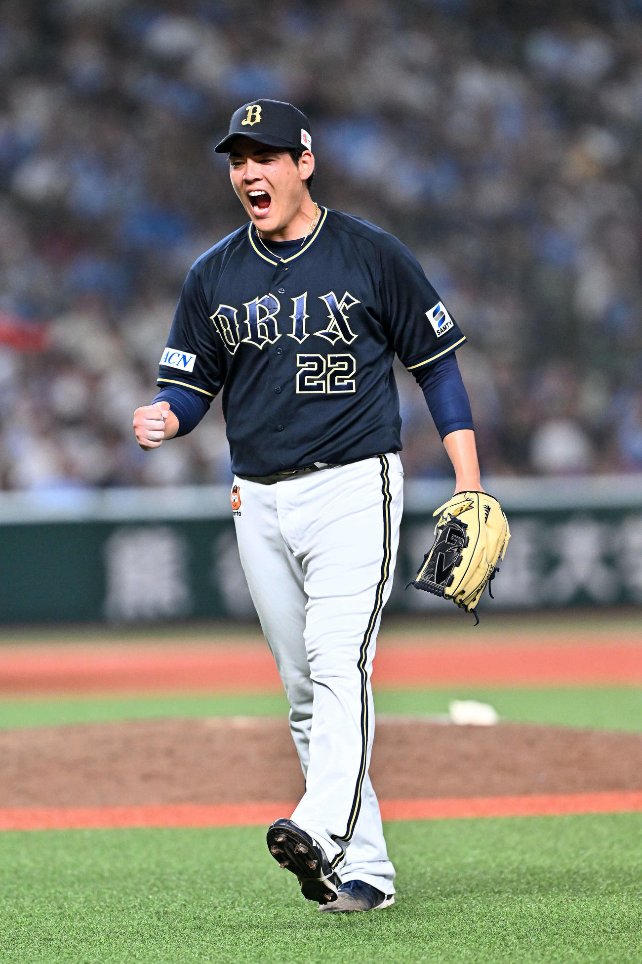 西武対オリックス　7回裏西武2死一塁、滝沢を二ゴロに打ち取り雄たけびを上げる九里（撮影・滝沢徹郎）