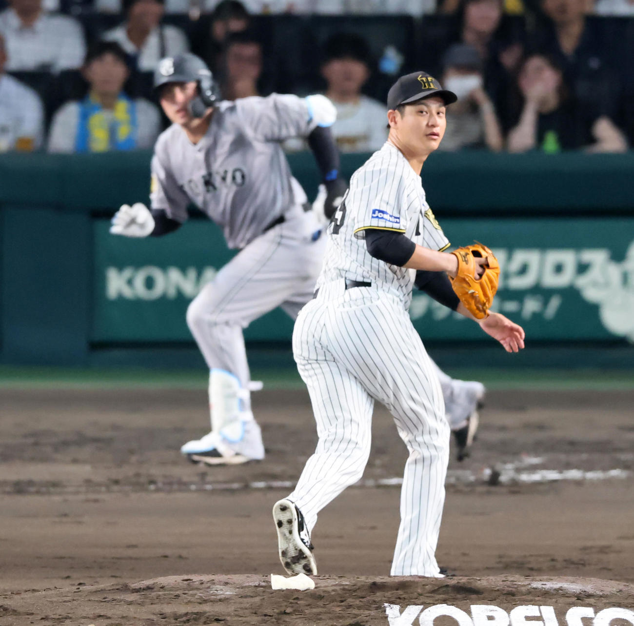 阪神対巨人　4回表巨人1死一、二塁、大竹は岸田に中前適時打を打たれ失点（撮影・加藤哉）