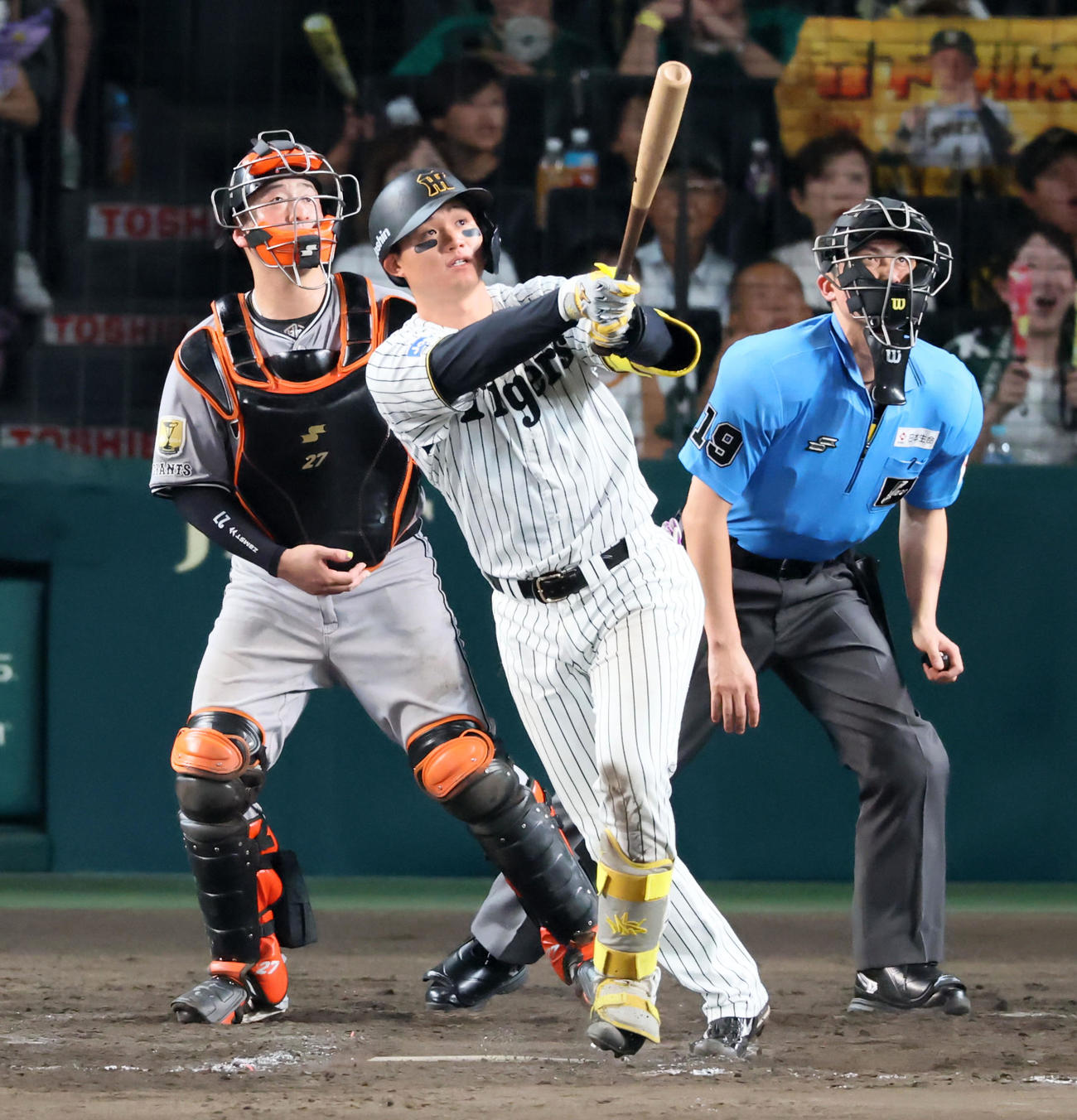 阪神対巨人　8回裏阪神1死、森下は左越えソロ本塁打を放つ（撮影・加藤哉）