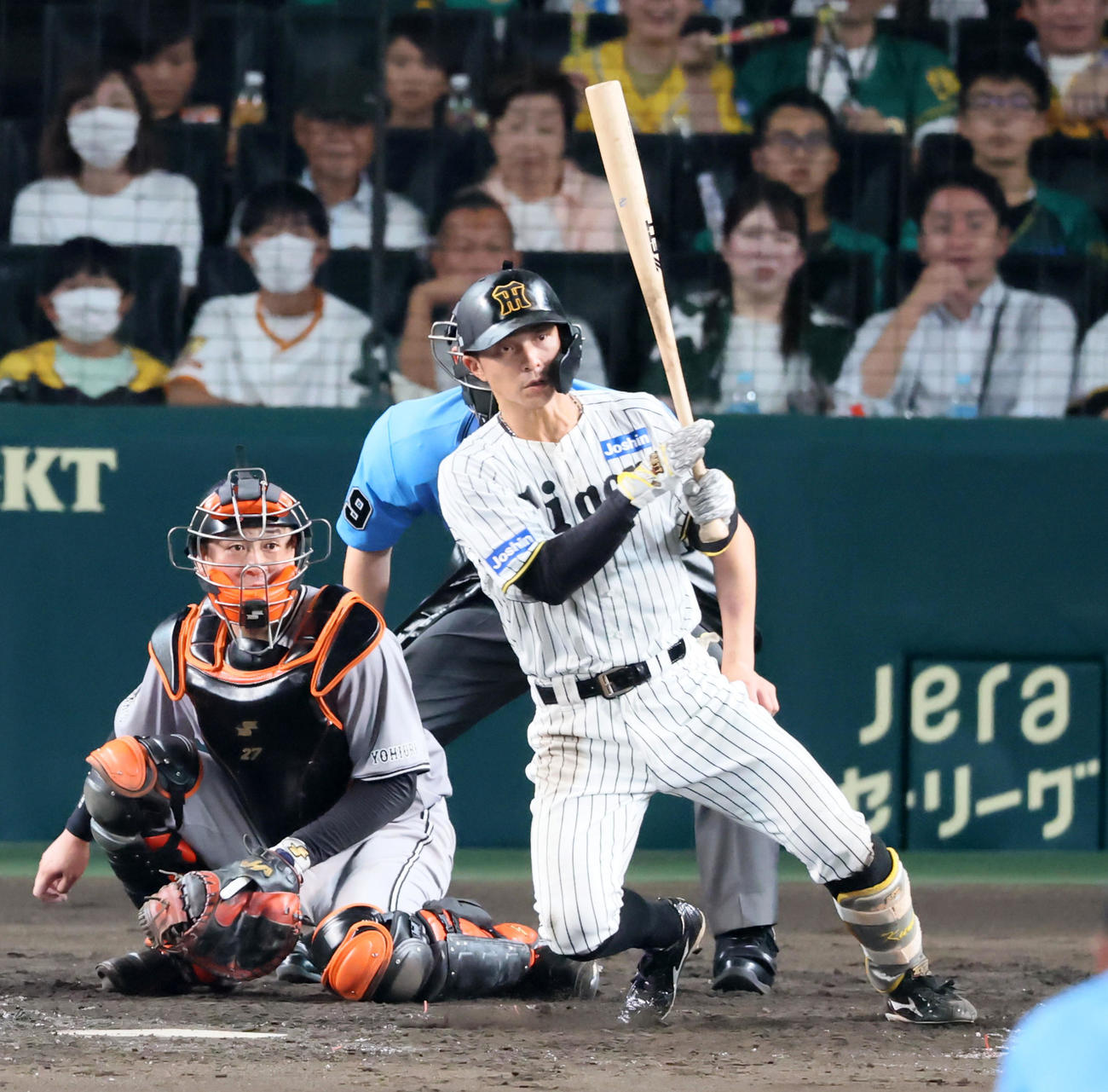 阪神対巨人　5回裏阪神無死一塁、熊谷は左前打を放つ（撮影・加藤哉）