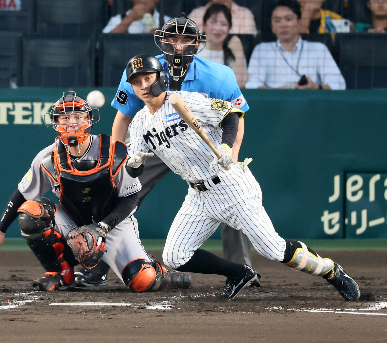 阪神対巨人　2回裏阪神2死、熊谷は中前打を放つ（撮影・加藤哉）