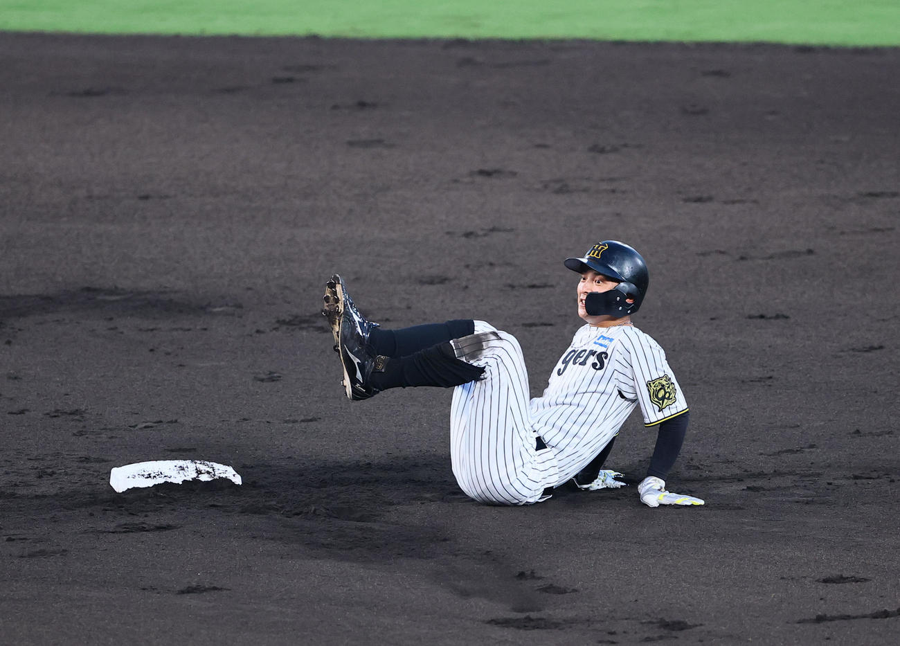 阪神対巨人　2回裏阪神2死一塁、坂本のとき一走熊谷が二盗失敗（撮影・藤尾明華）