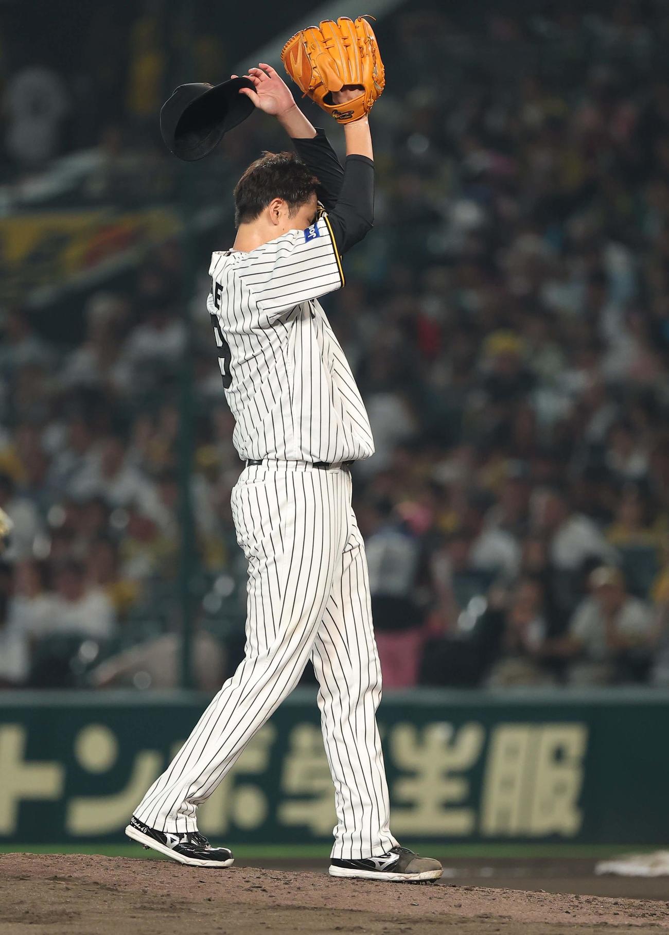 阪神対巨人　6回途中で降板する大竹（撮影・上田博志）