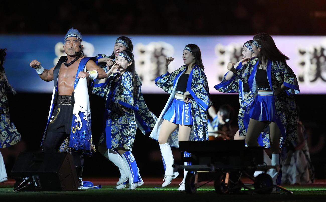 DeNA対阪神　「横浜漢祭」最終日、ライブで盛り上げる角田信朗（撮影・たえ見朱実）