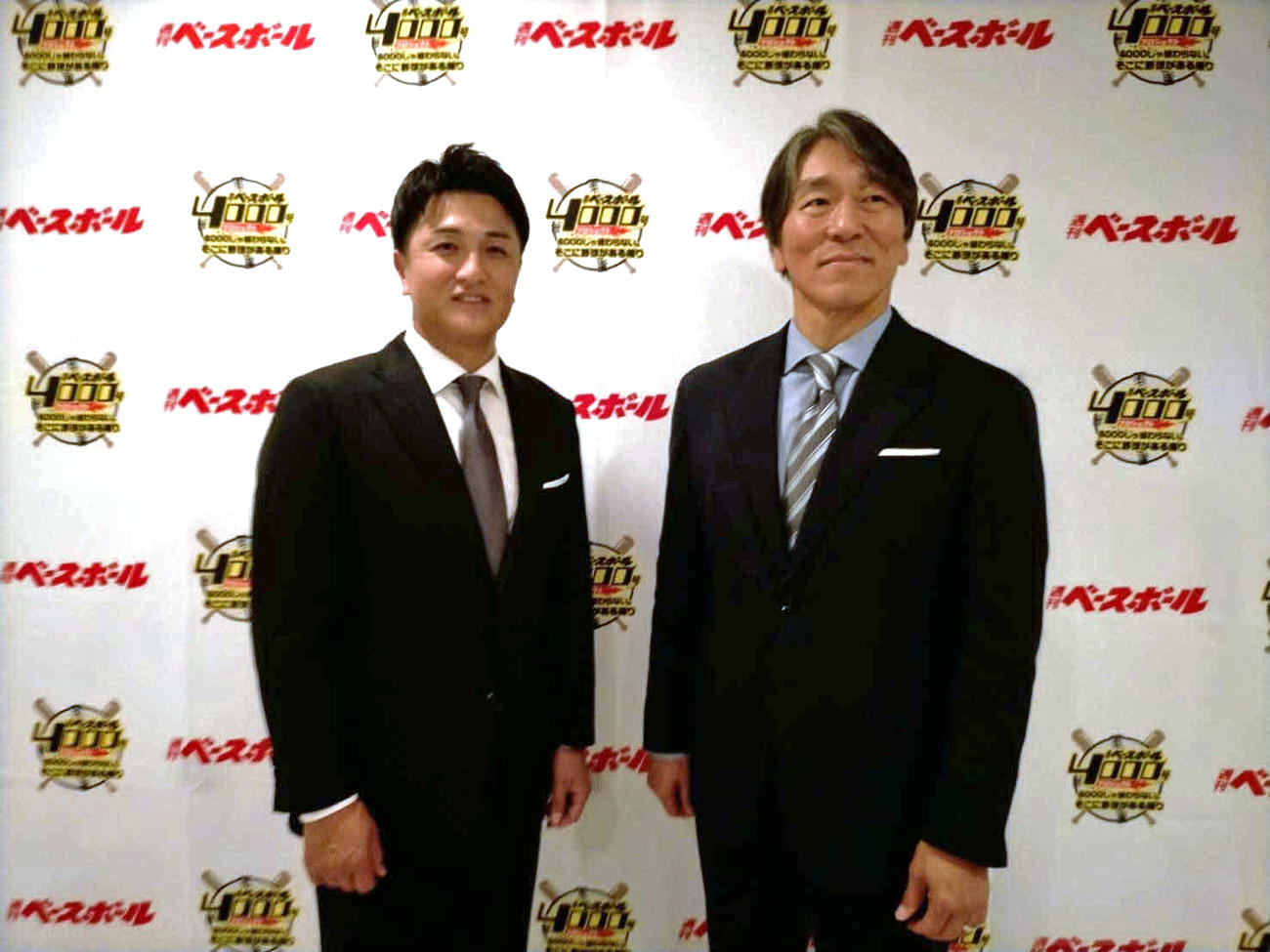トークショーを終え取材に応じた松井氏と高橋氏（左）