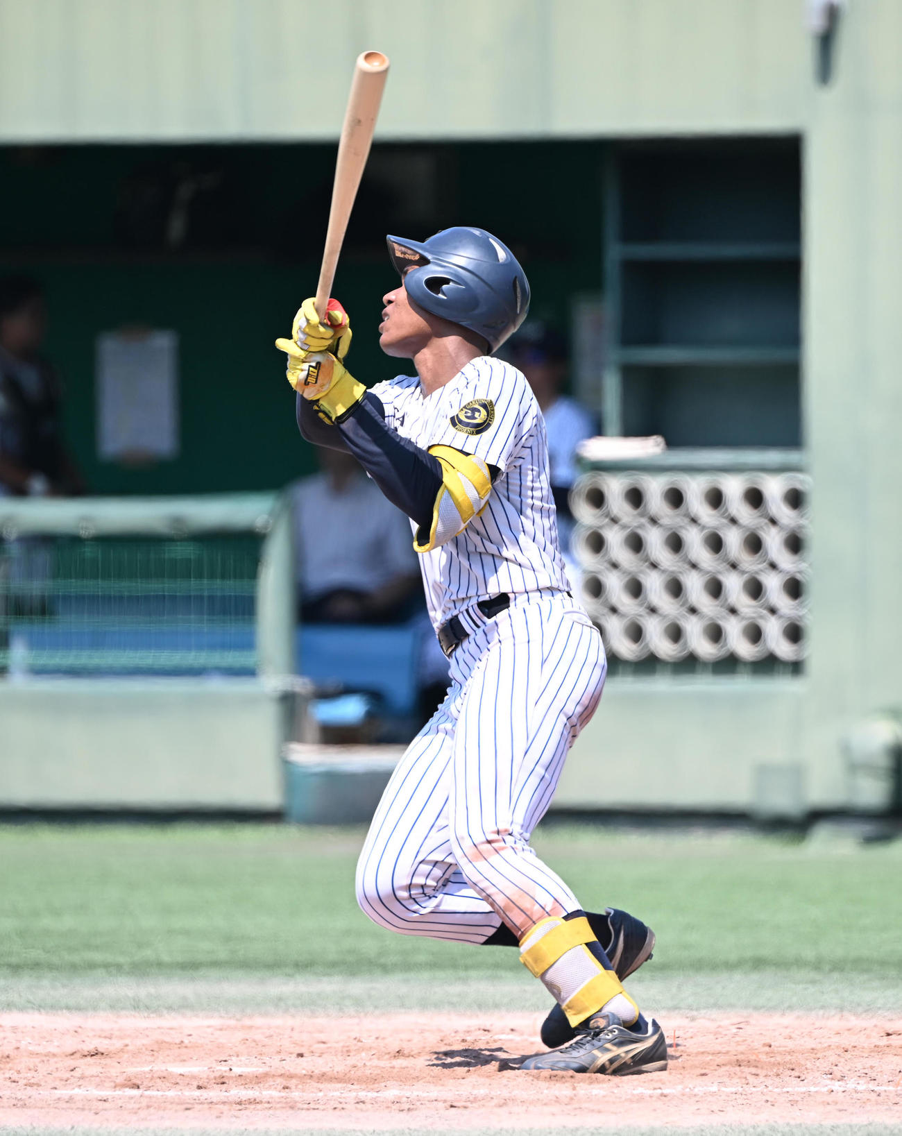 大商大対大院大　4回裏大院大無死、右中間にソロ本塁打を放つエドポロ・ケイン（撮影・和賀正仁）