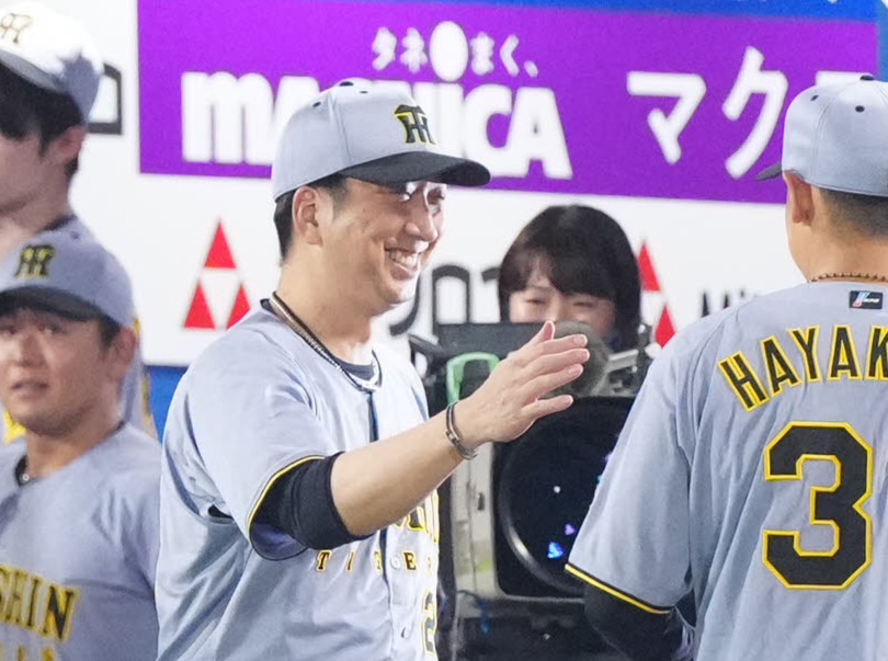 笑顔の阪神藤川監督（2025年8月27日撮影）