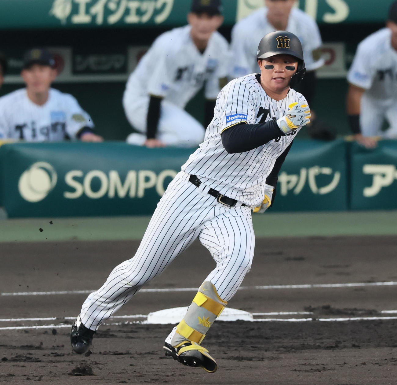 阪神対巨人　1回裏阪神1死二塁、森下は中越え適時二塁打を放つ（撮影・加藤哉）
