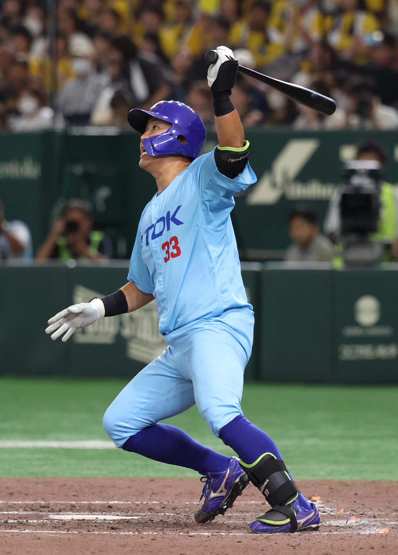 TDK対鷺宮製作所　9回表TDK2死一塁、代打の打川は左越えに本塁打を放つ（撮影・柴田隆二）　　