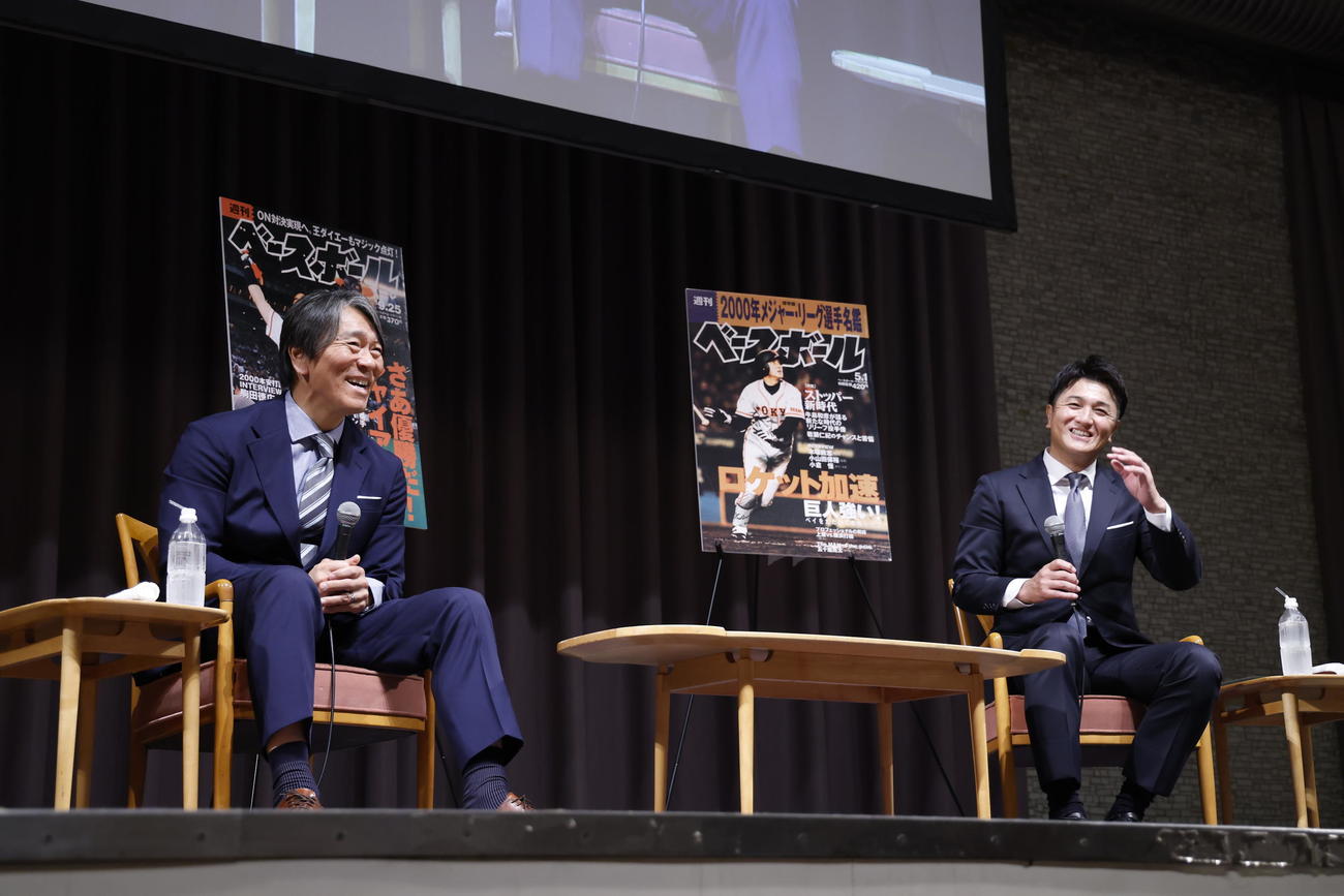 トークショーで笑顔の松井氏と高橋氏（右）（C）ベースボール・マガジン社