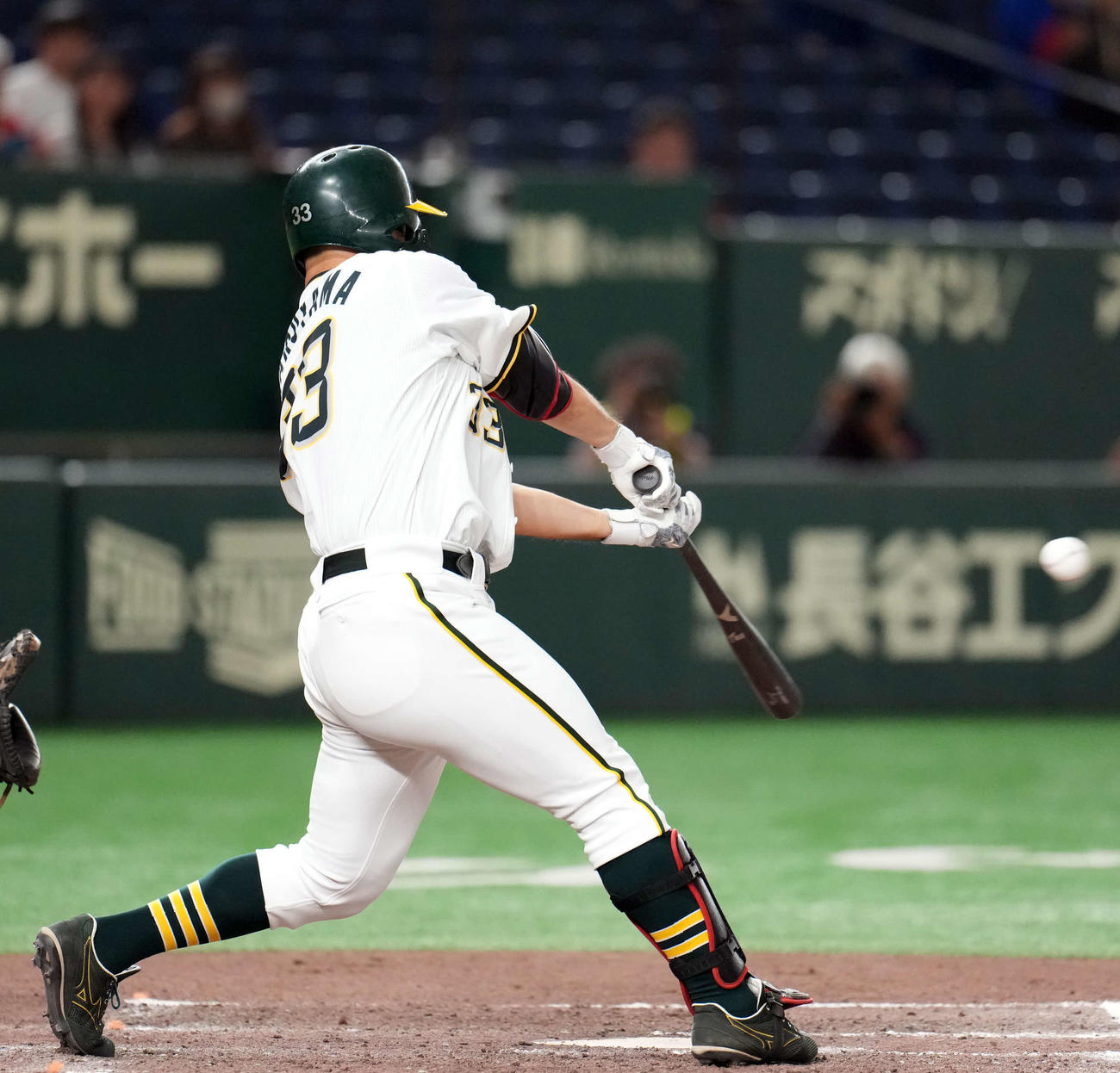 JR東日本東北対トヨタ自動車　8回表JR東日本東北2死二塁、同点の適時二塁打を放つ丸山（撮影・小島史椰）
