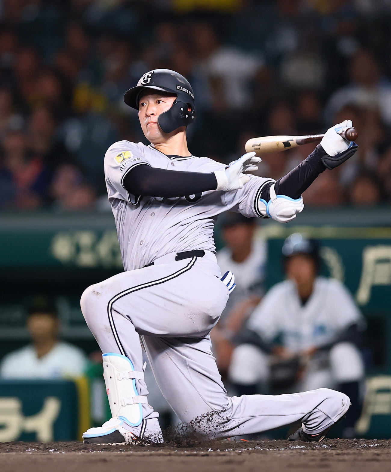 阪神対巨人　5回表巨人2死一、二塁、岸田は左前に同点適時打を放つ（撮影・藤尾明華）