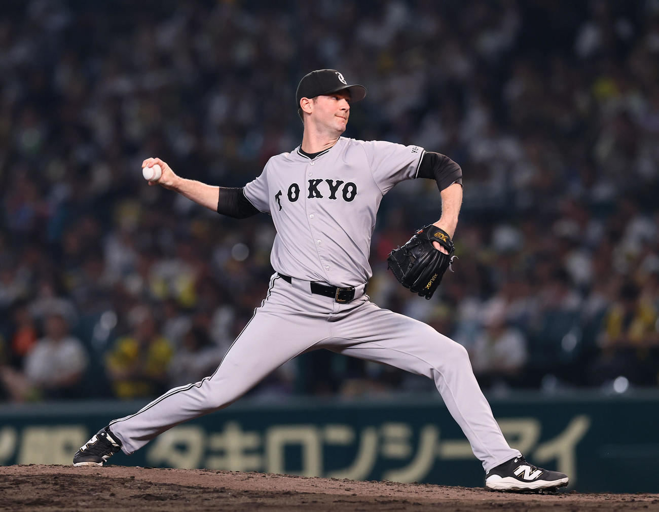 阪神対巨人　6回、3番手で登板する巨人ケラー（撮影・藤尾明華）