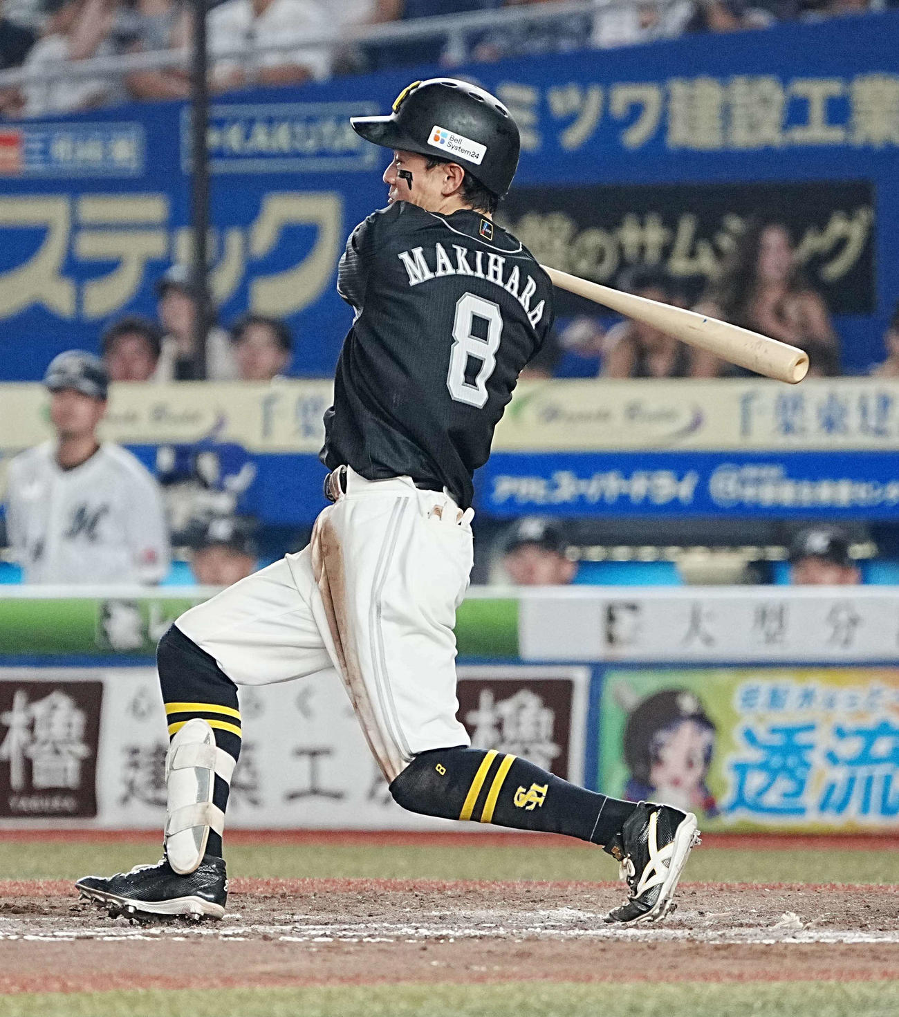 ロッテ対ソフトバンク　3回表ソフトバンク1死一、三塁、牧原大は右前適時打を放つ（撮影・小沢裕）
