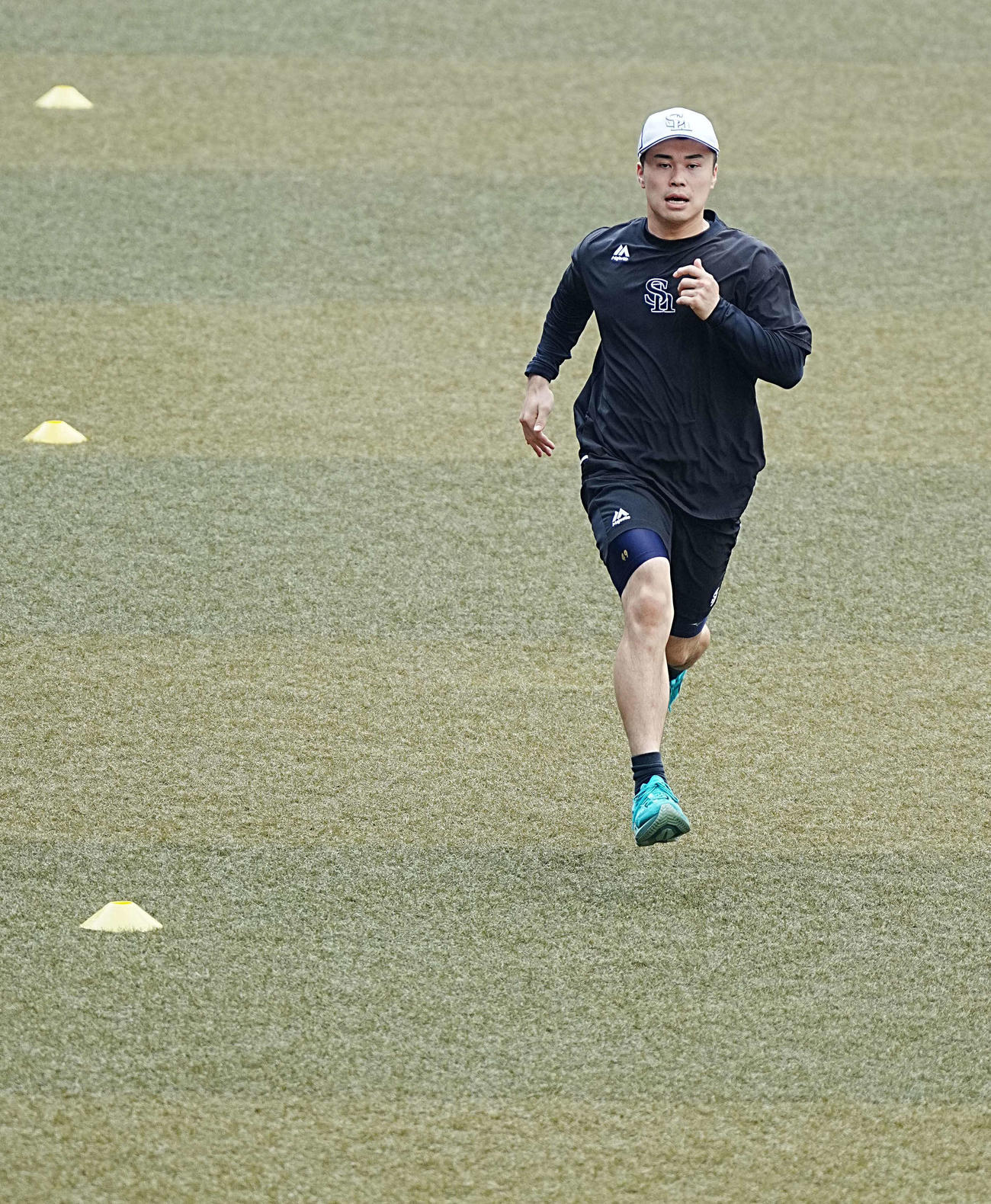ロッテ対ソフトバンク　試合前の練習に臨むソフトバンク松本晴（撮影・小沢裕）