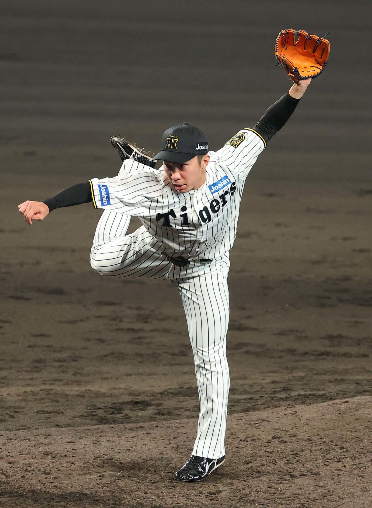 阪神対巨人　阪神4番手の石井（撮影・上田博志）