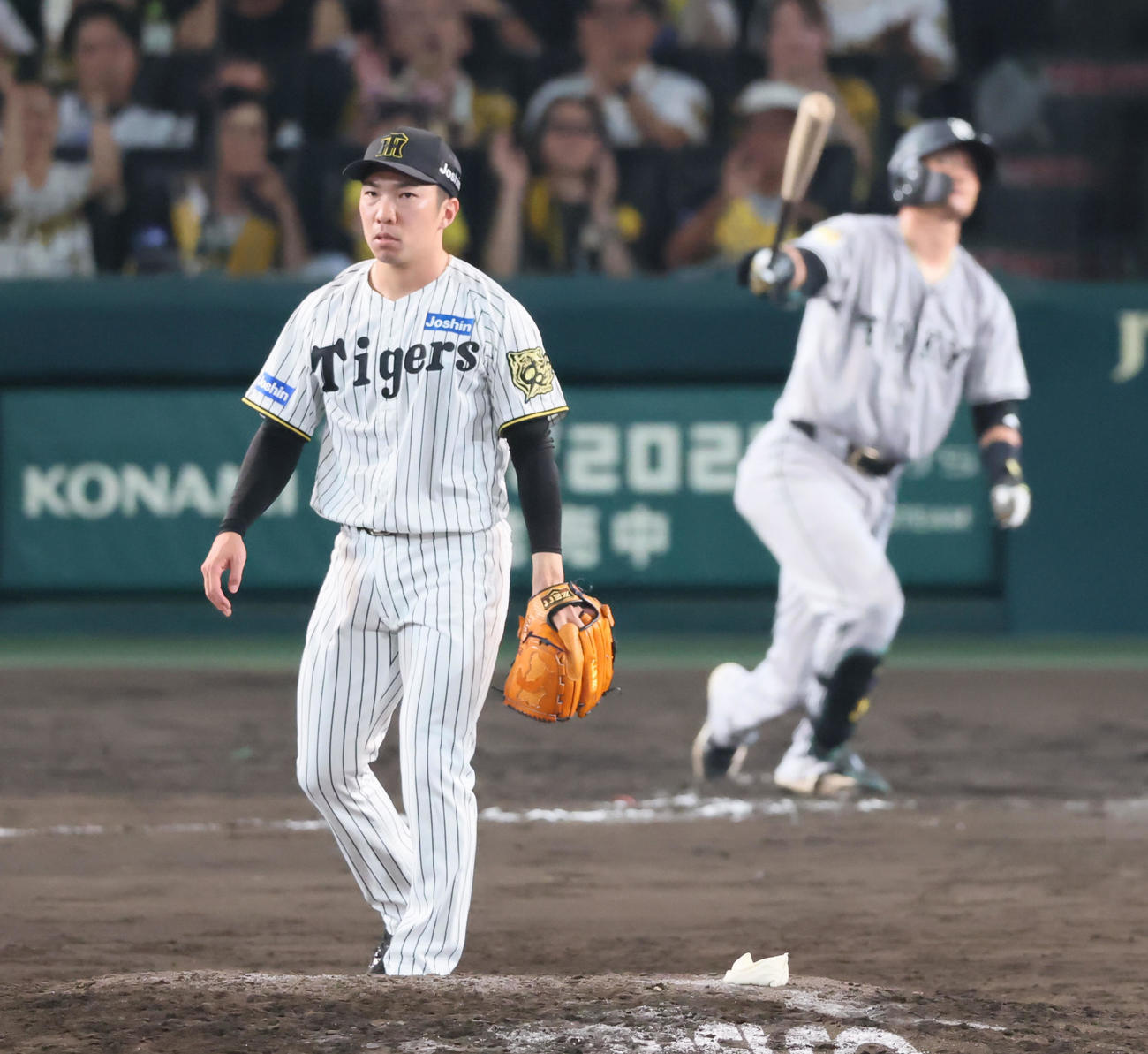 阪神対巨人　8回表巨人1死、石井は吉川から三振を奪う（撮影・加藤哉）