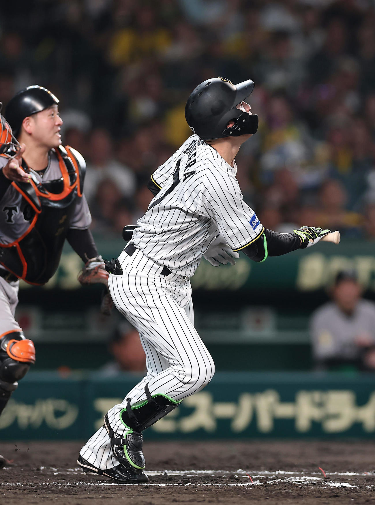 6回裏阪神無死一塁、バントを打ち上げ、投飛に倒れる高寺（撮影・前田充）