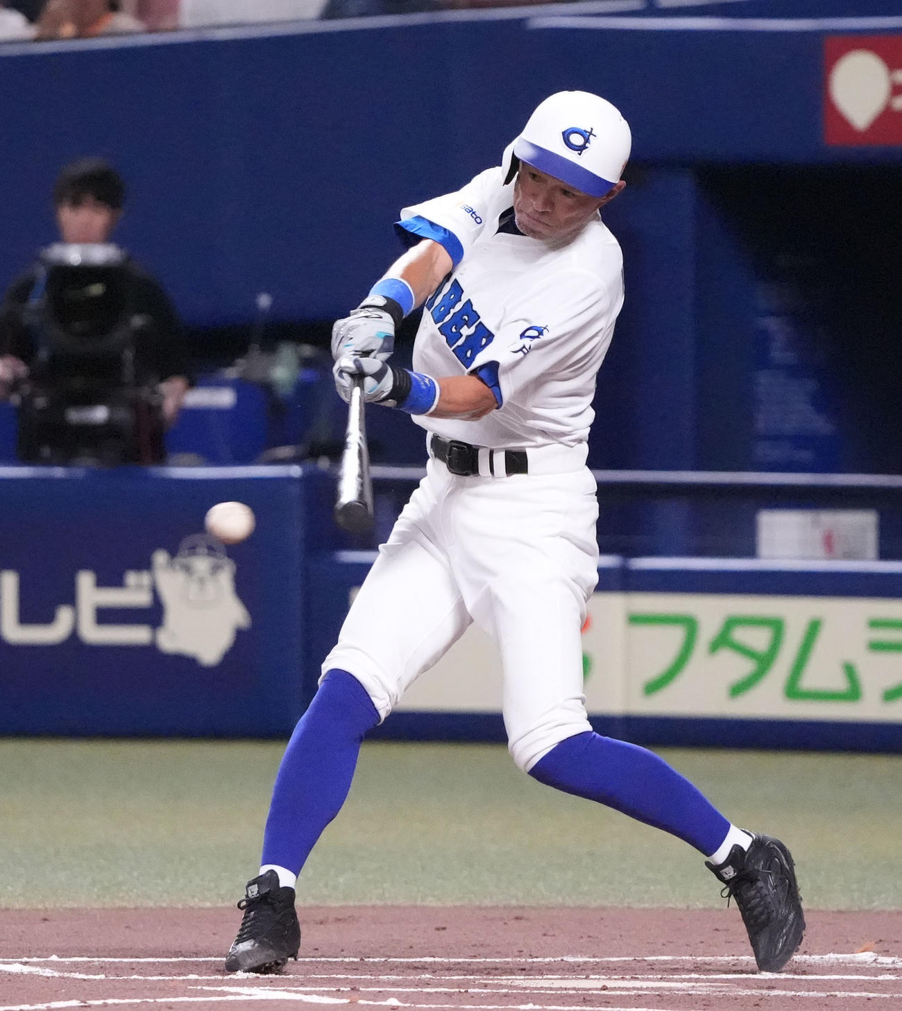 高校野球女子選抜対イチロー選抜　1回裏イチロー選抜無死、二ゴロに倒れるイチロー氏（撮影・森本幸一）