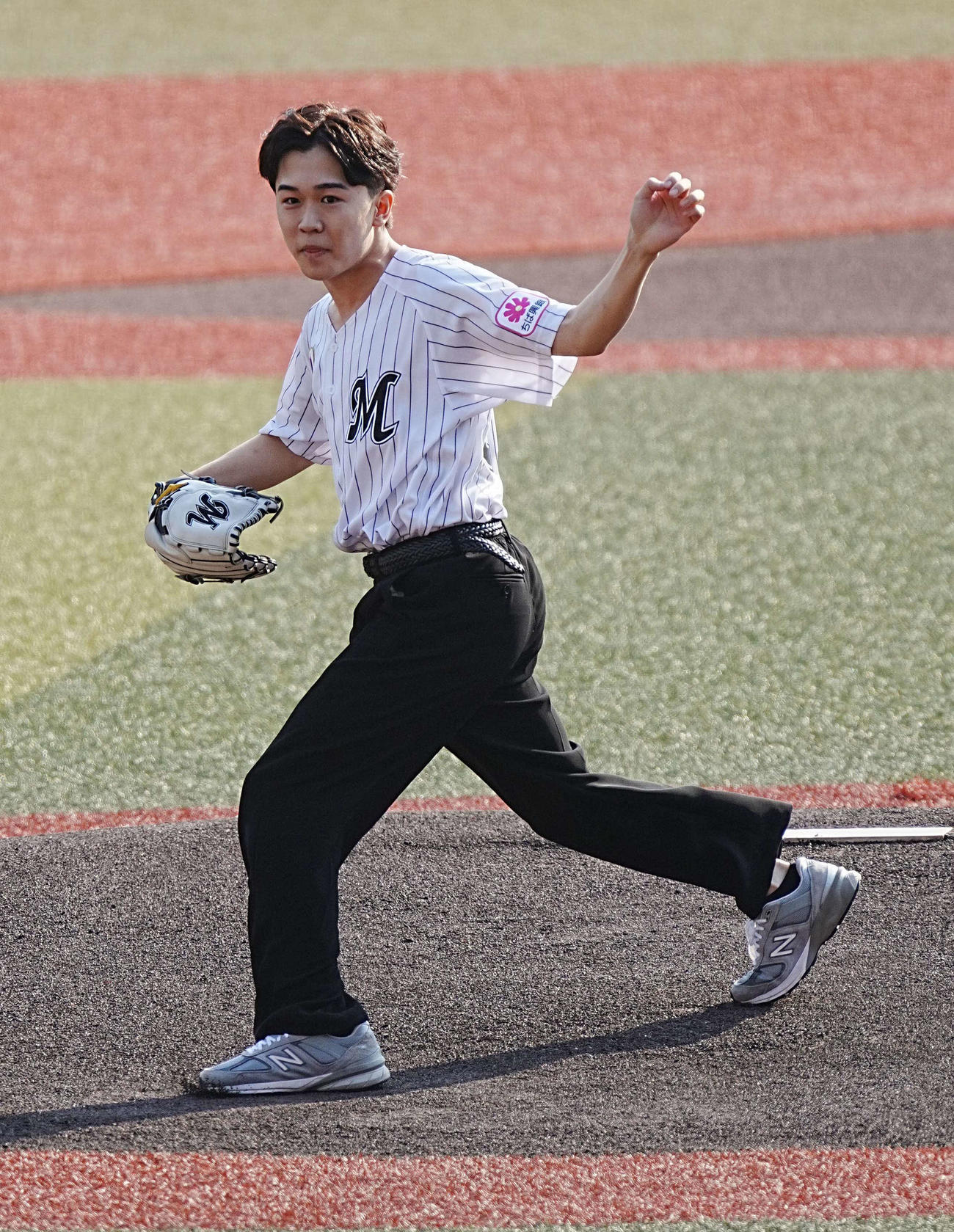 ロッテ対ソフトバンク　ファーストピッチセレモニーに臨む鈴木福（撮影・小沢裕）