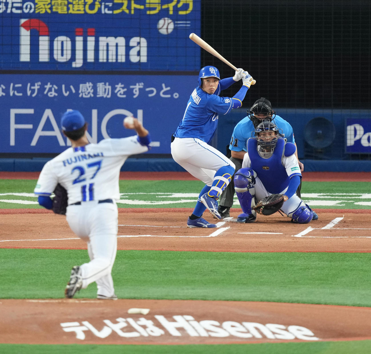 DeNA対中日　1回表中日無死、1番岡林。投手藤浪（撮影・清水貴仁）