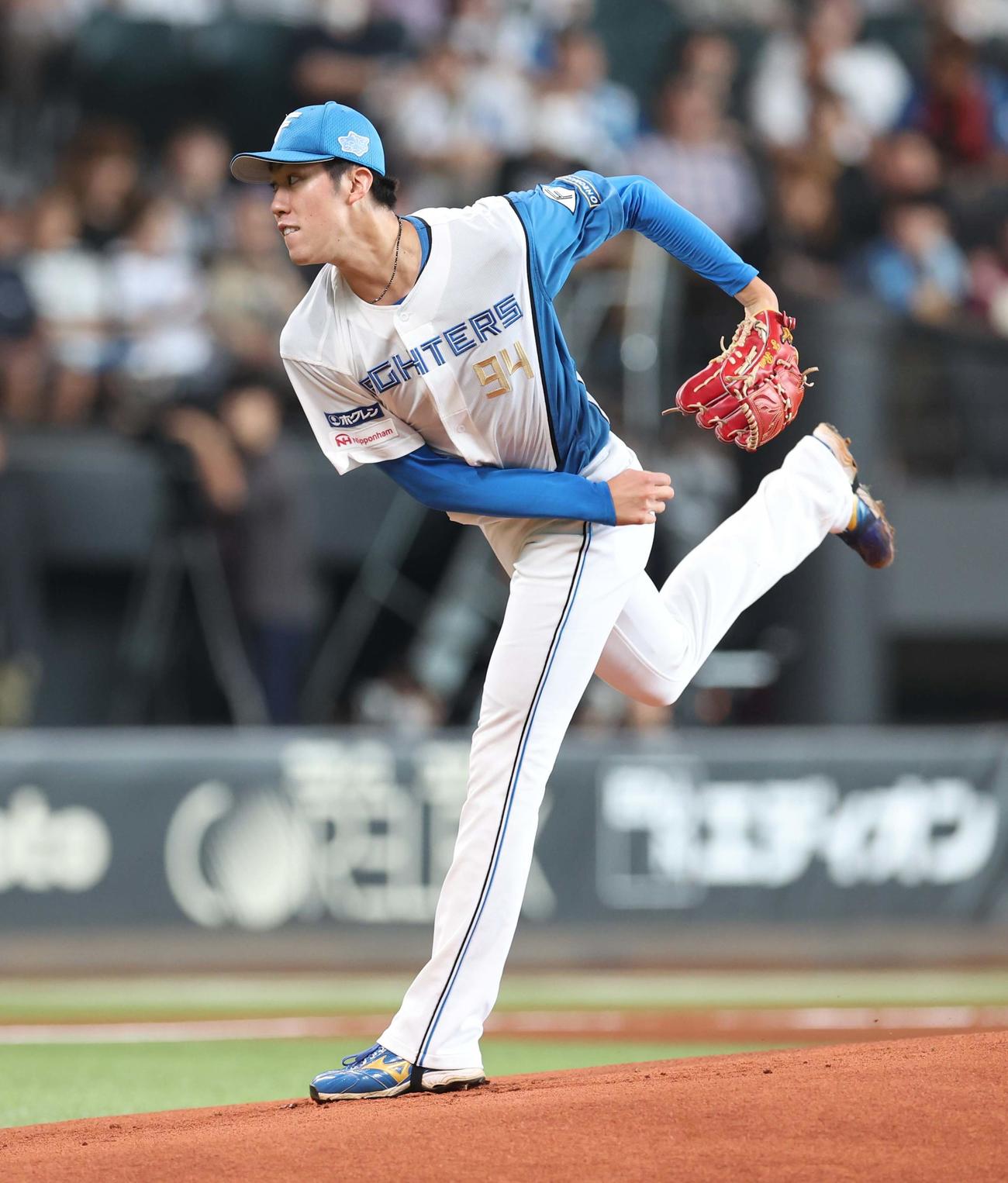 日本ハム対楽天　日本ハム先発の福島（撮影・黒川智章）