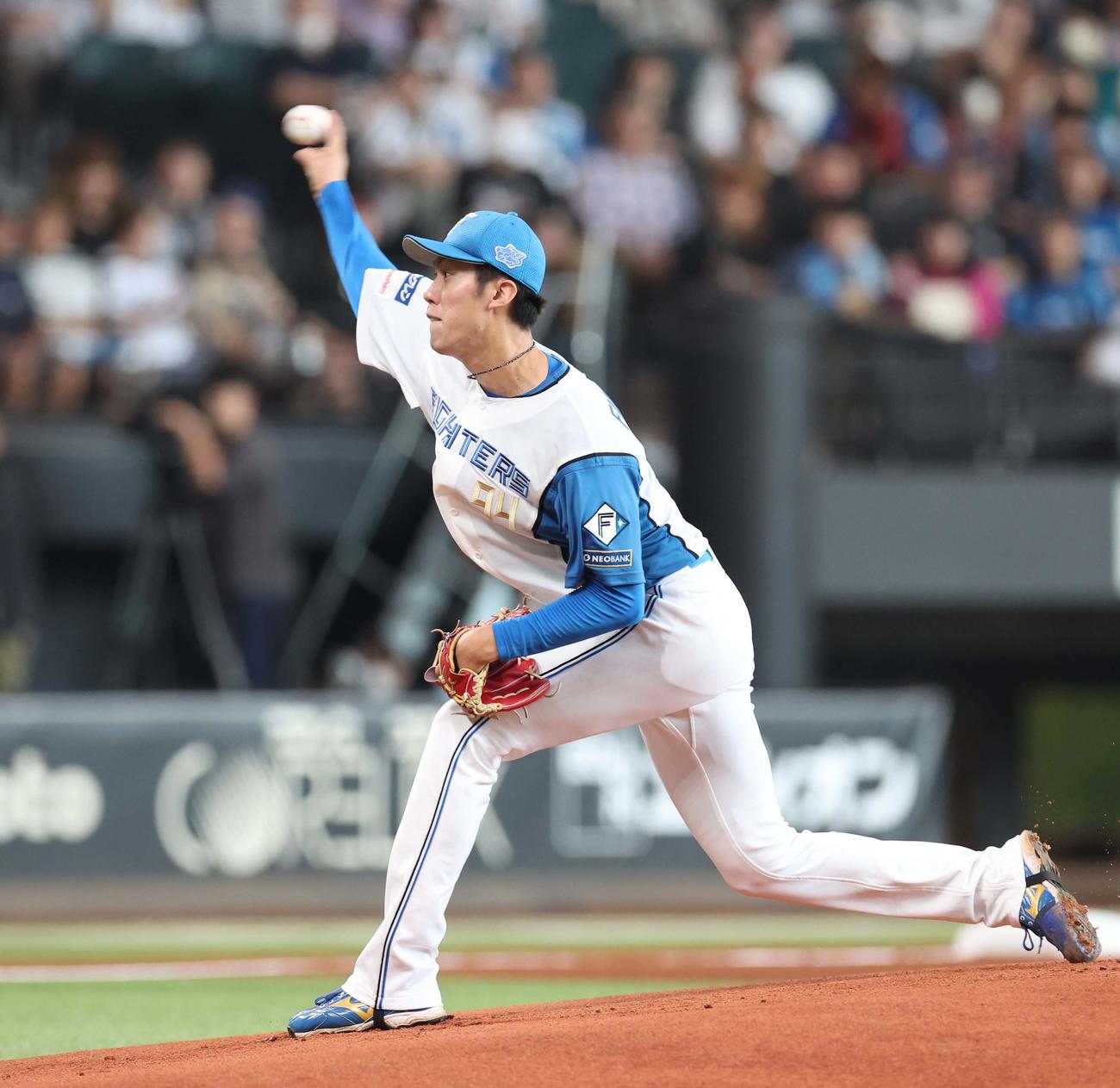 日本ハム対楽天　日本ハム先発の福島（撮影・黒川智章）