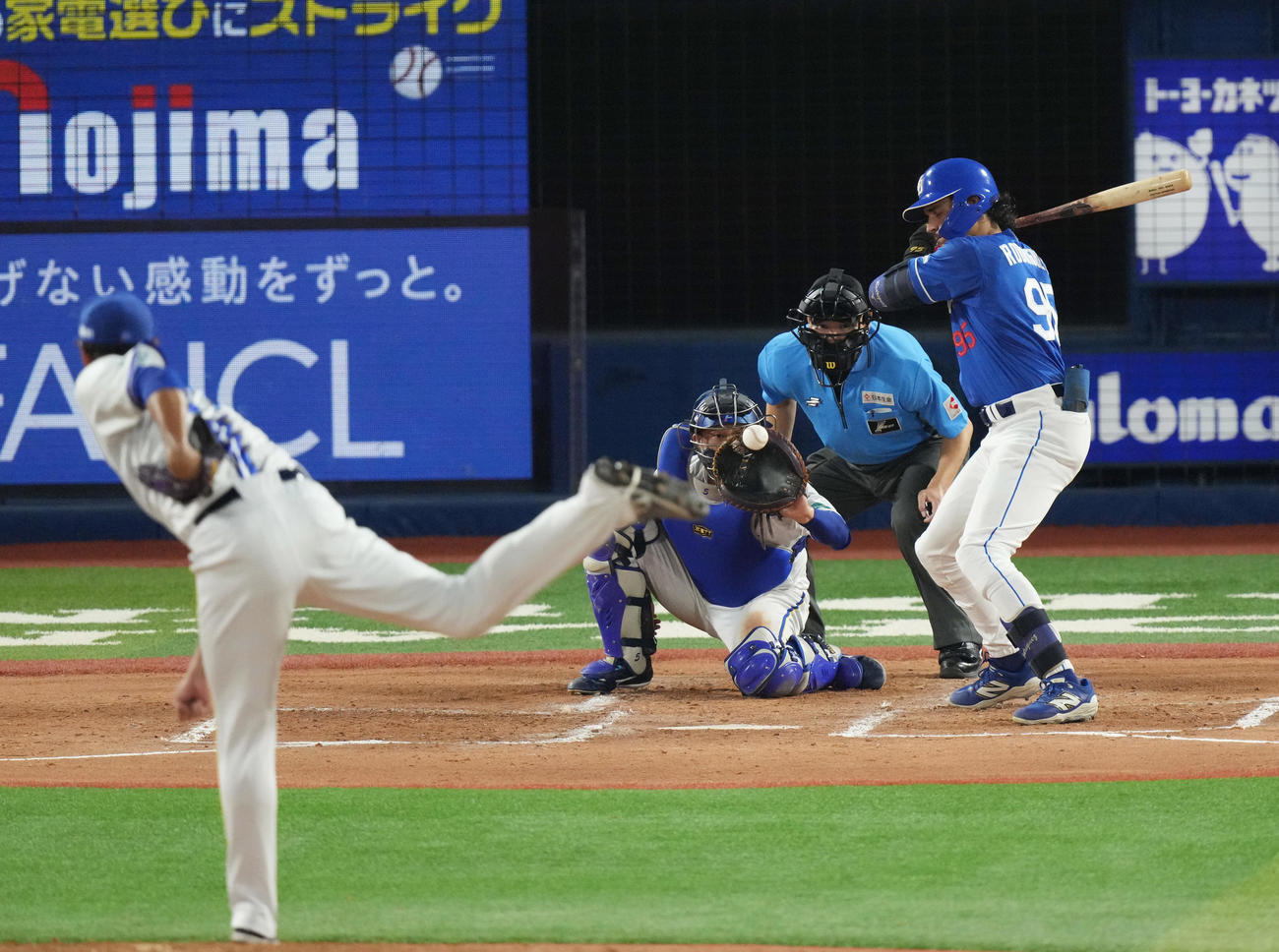 DeNA対中日　3回表中日無死、藤浪は右打者のロドリゲスを見逃し三振に打ち取る（撮影・清水貴仁）