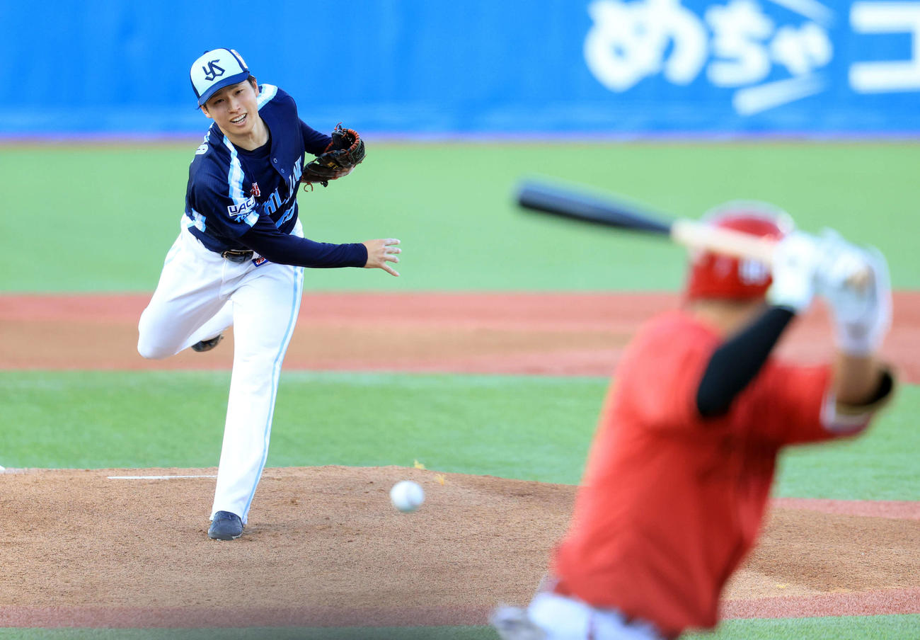 ヤクルト対広島　力投するヤクルト先発の下川。打者中村奨（撮影・浅見桂子）