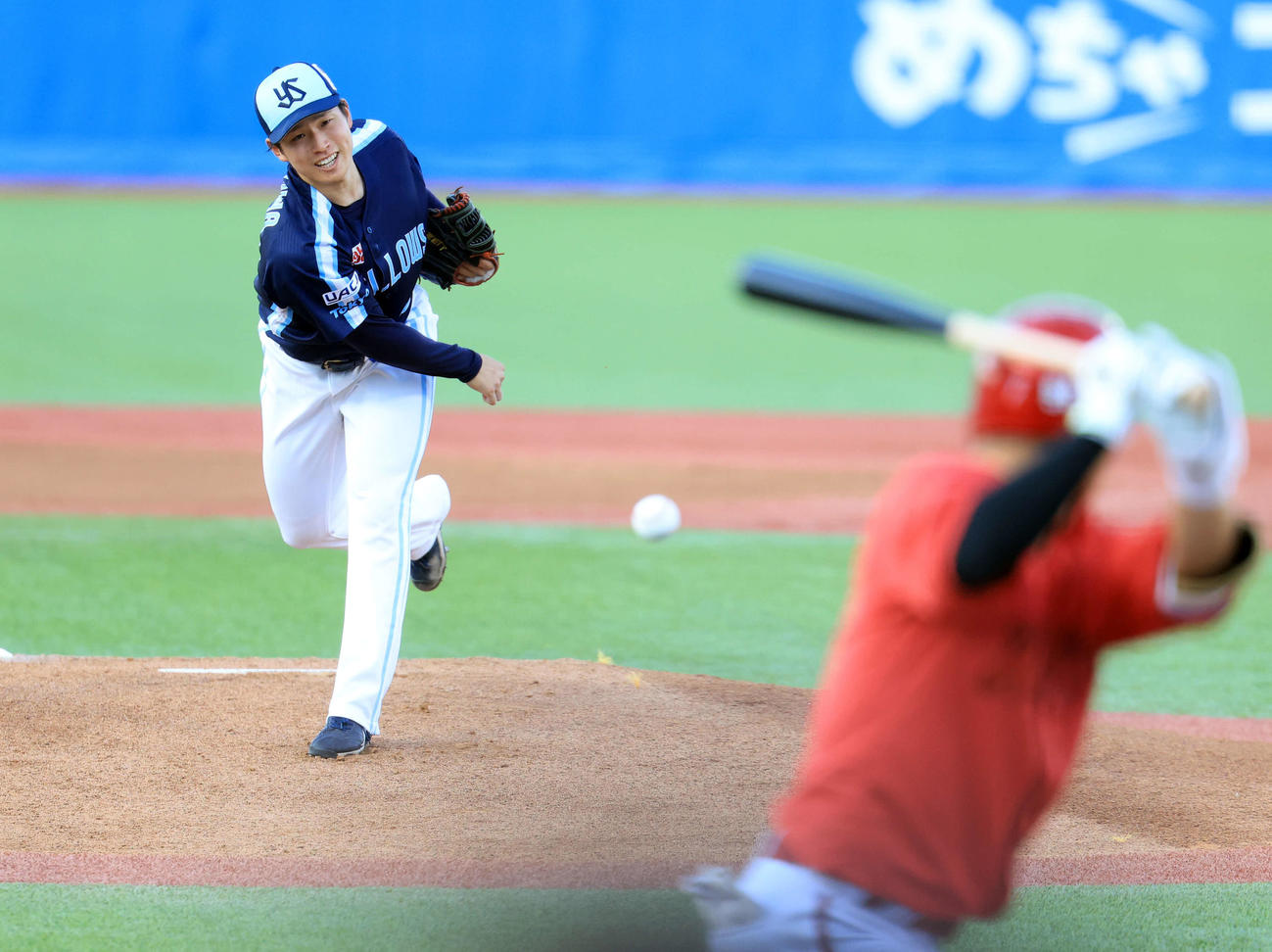 ヤクルト対広島　力投するヤクルト先発の下川。打者中村奨（撮影・浅見桂子）