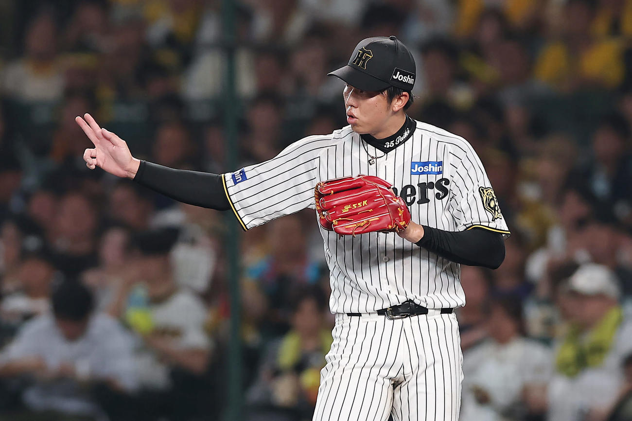 阪神対巨人　6回表の巨人打線を3者凡退に抑えた阪神才木（撮影・前田充）
