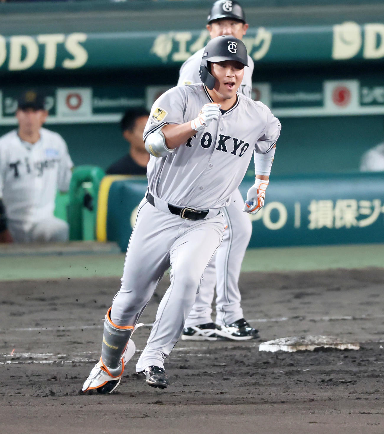 阪神対巨人　7回表巨人1死一、三塁、代打大城卓は適時三塁打を放つ（撮影・加藤哉）