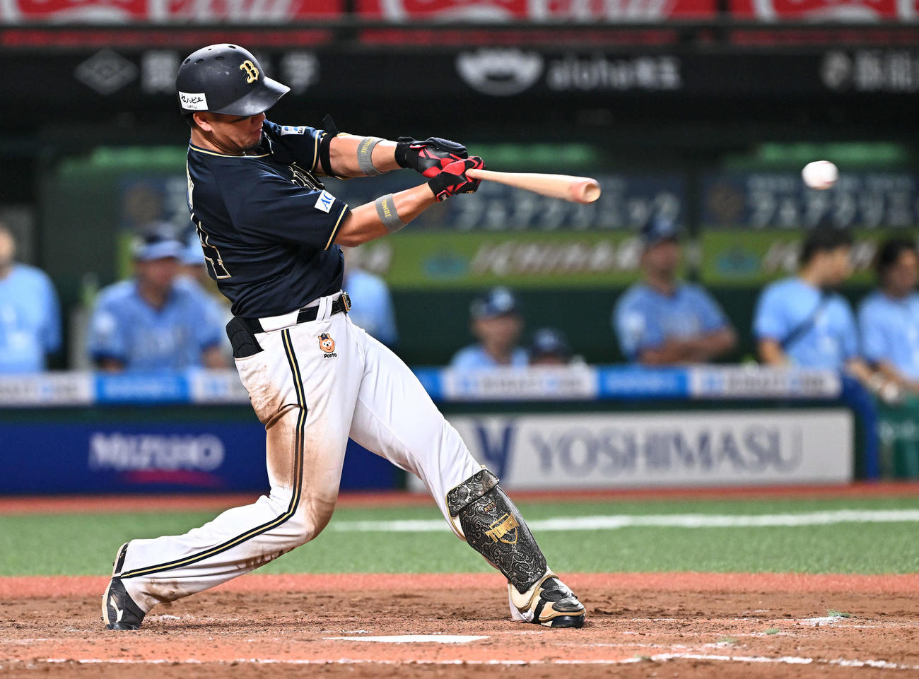 西武対オリックス　8回表オリックス1死、頓宮は左前打を放つ（撮影・滝沢徹郎）