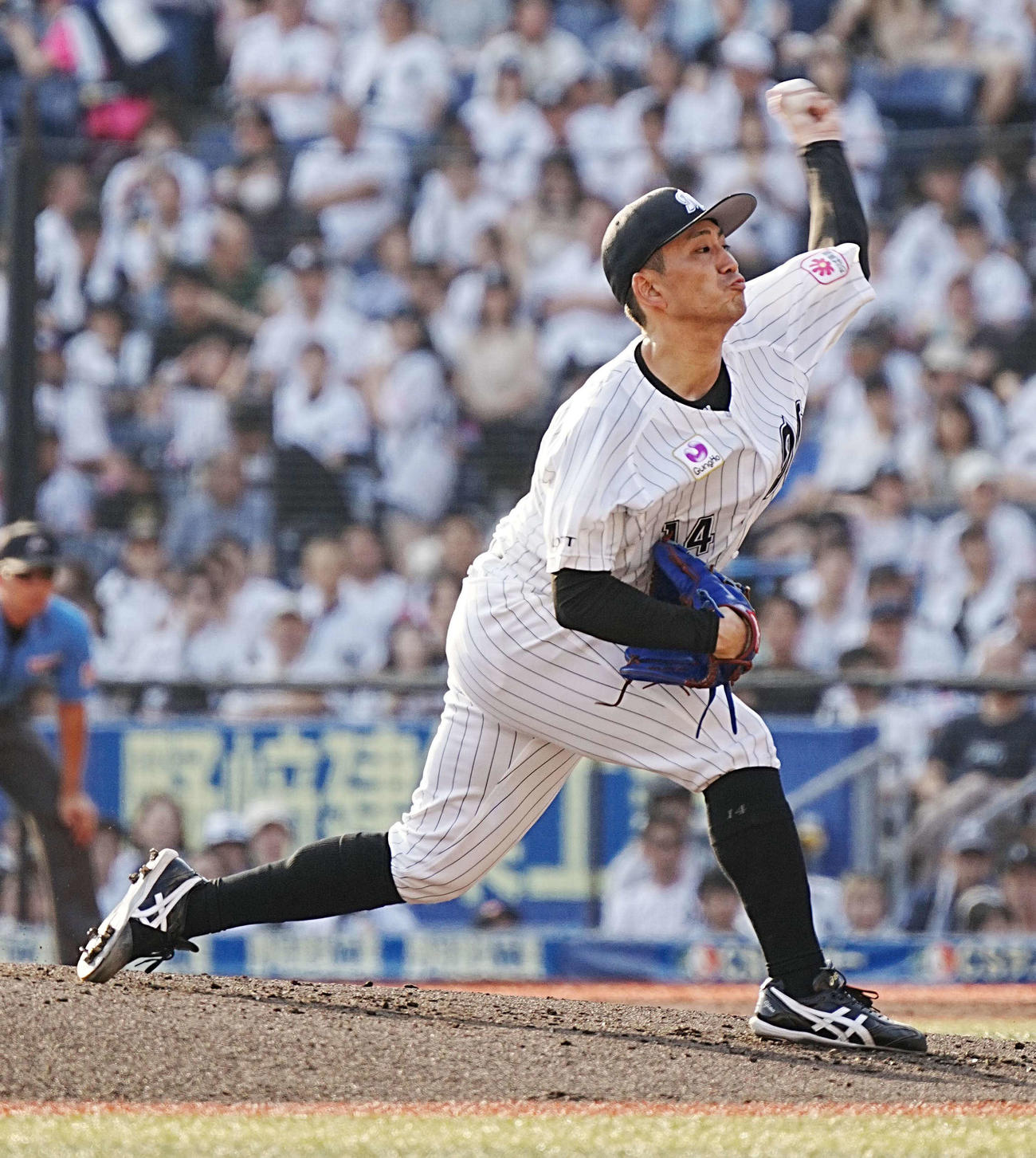 ロッテ対ソフトバンク　ロッテ先発の小島（撮影・小沢裕）