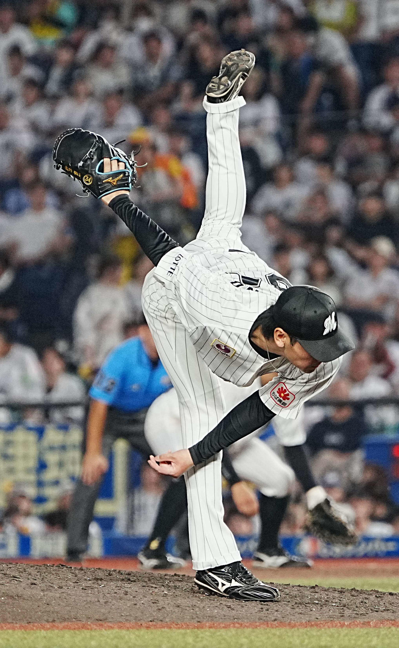 ロッテ対ソフトバンク　ロッテ2番手で登板した高野（撮影・小沢裕）