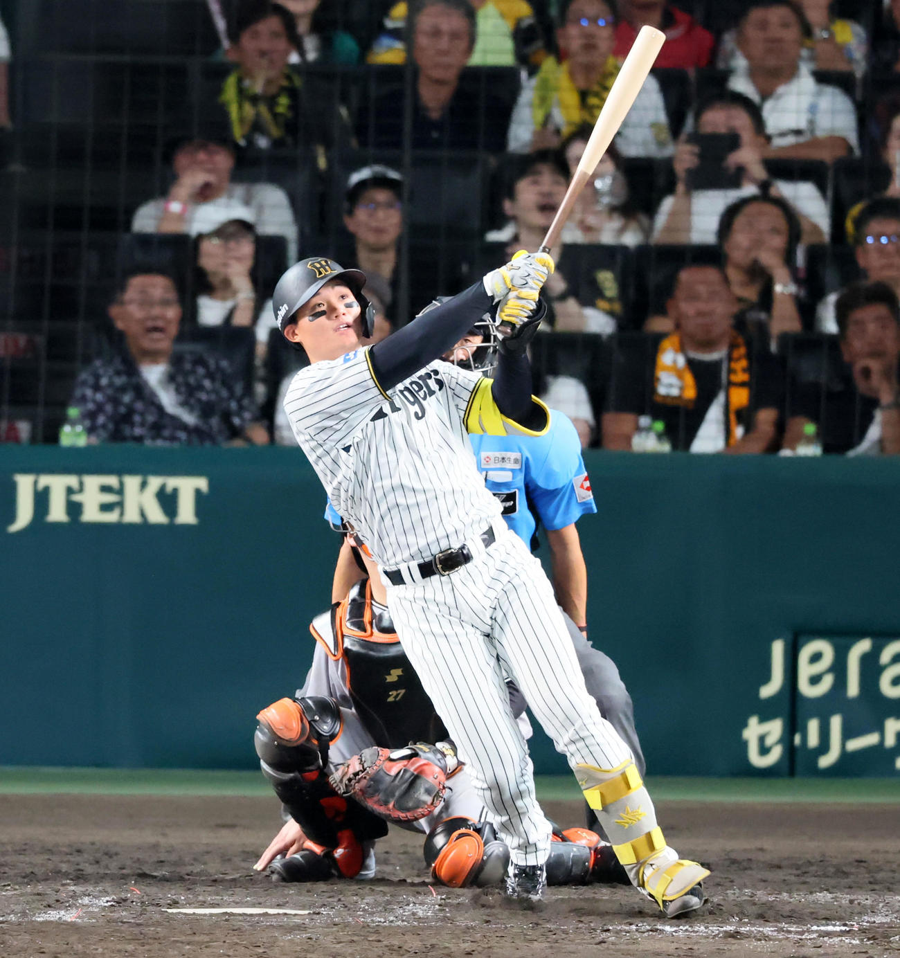 阪神対巨人　7回裏阪神2死二塁、森下は左越え適時三塁打を放つ（撮影・加藤哉）