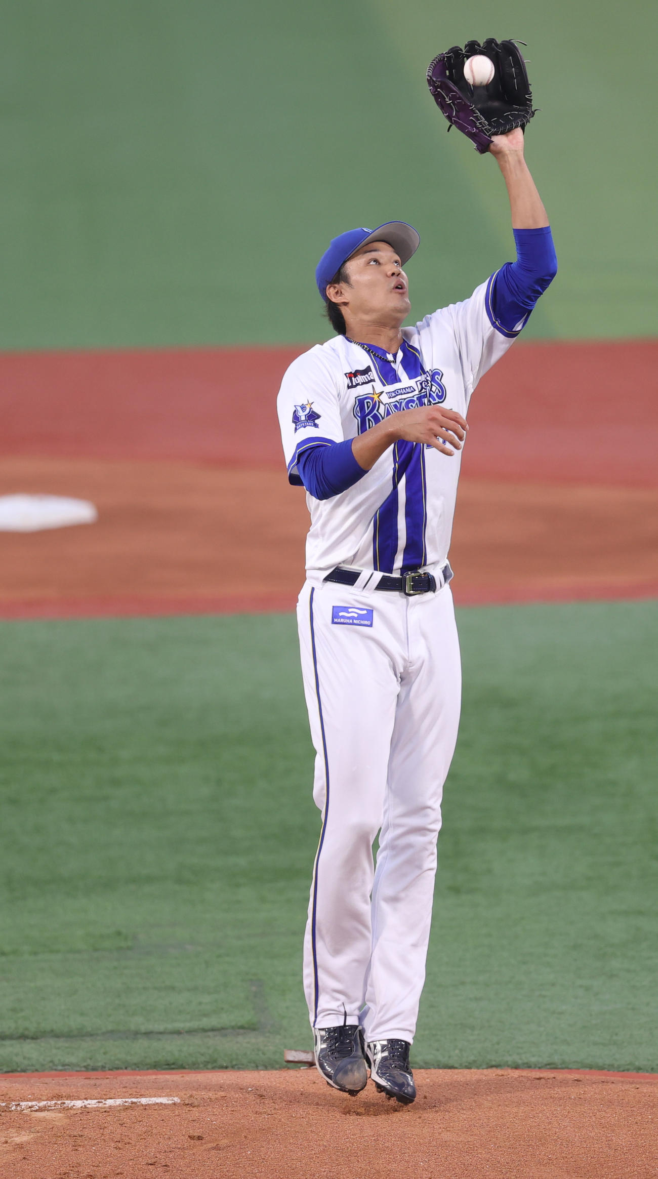 DeNA対中日　1回表中日無死、岡林の投ゴロを処理する藤浪（撮影・水谷安孝）