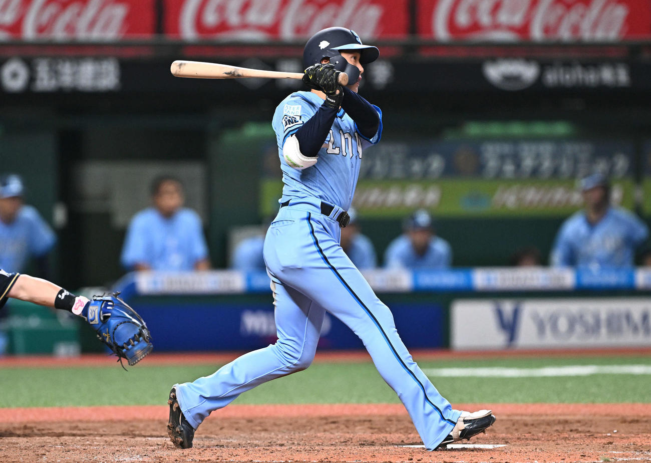西武対オリックス　5回裏西武1死、平沼は右前打を放つ（撮影・滝沢徹郎）