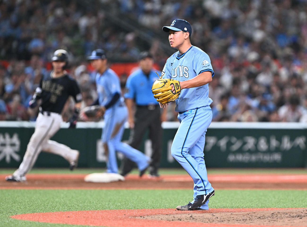 西武対オリックス　6回表オリックス1死満塁、広岡を投手併殺打に打ち取った山田（撮影・滝沢徹郎）