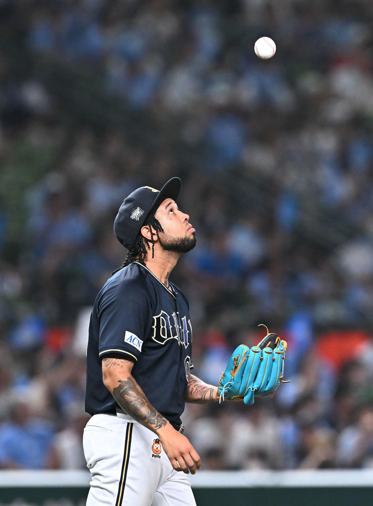 西武対オリックス　5回裏西武2死一塁、外崎に適時二塁打を許したエスピノーザ（撮影・滝沢徹郎）