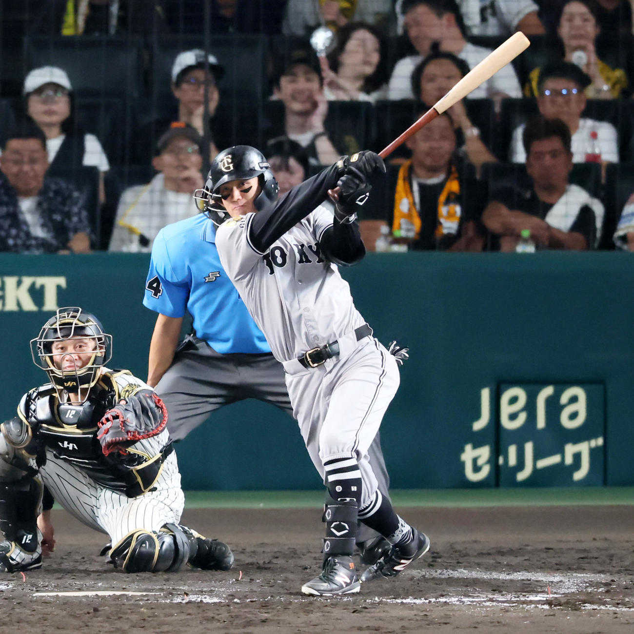 阪神対巨人　7回表巨人2死三塁、若林は中前に勝ち越し適時打を放つ（撮影・加藤哉）