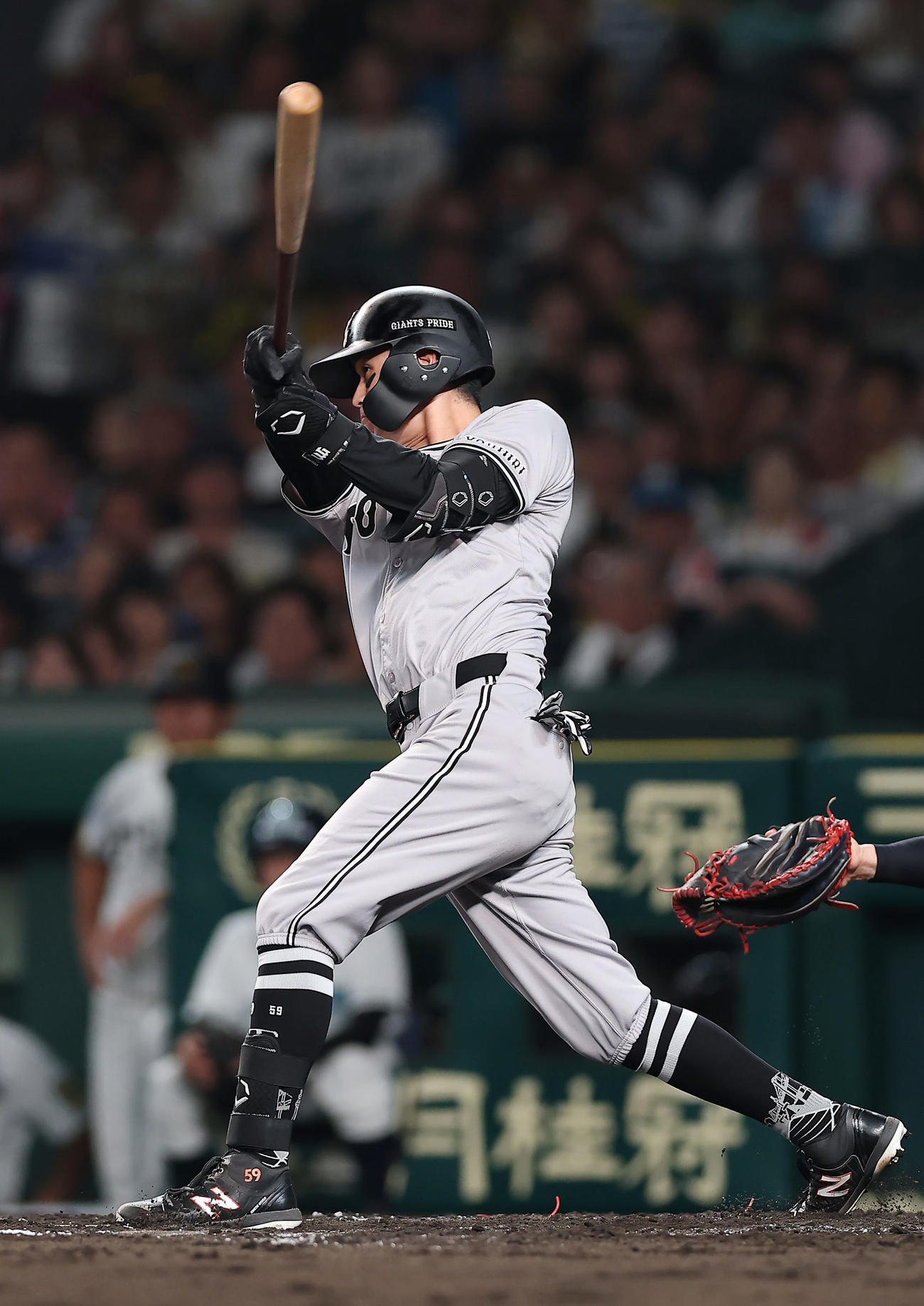 阪神対巨人　7回表巨人2死三塁、勝ち越しの中前適時打を放つ若林（撮影・前田充）