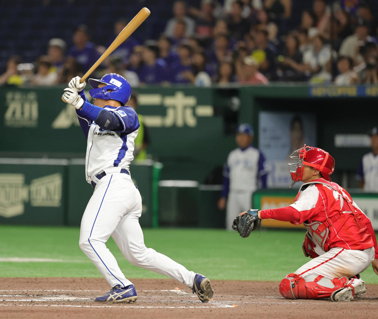 JFE東日本対Honda 6回表JFE東日本2死一塁、代打で右越え2点本塁打を放つ平山（撮影・野上伸悟）