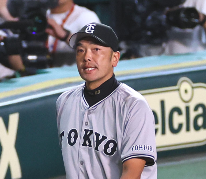 阪神に敗れ引き揚げる巨人阿部監督（撮影・藤尾明華）