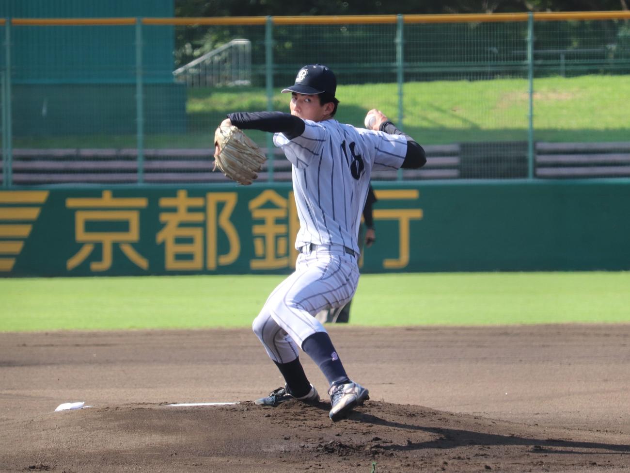 京滋大学野球　第1節1回戦大谷大対仏教大　仏教大の先発、赤木（撮影・中島麗）