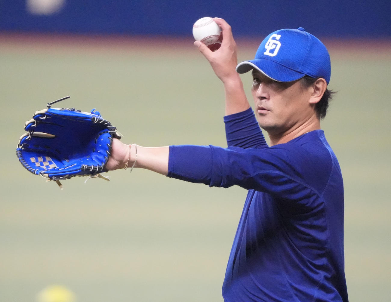 一軍の練習に合流しキャッチボールをする涌井（撮影・森本幸一）
