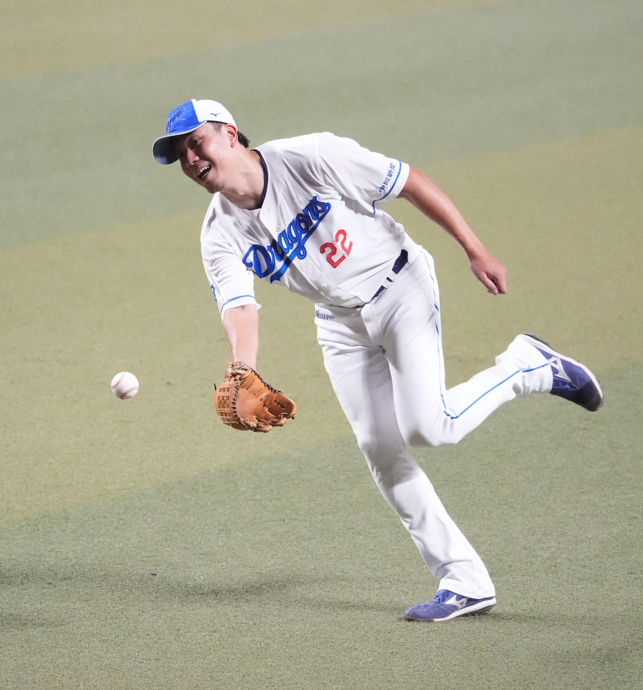 ノックを受ける大野（撮影・森本幸一）