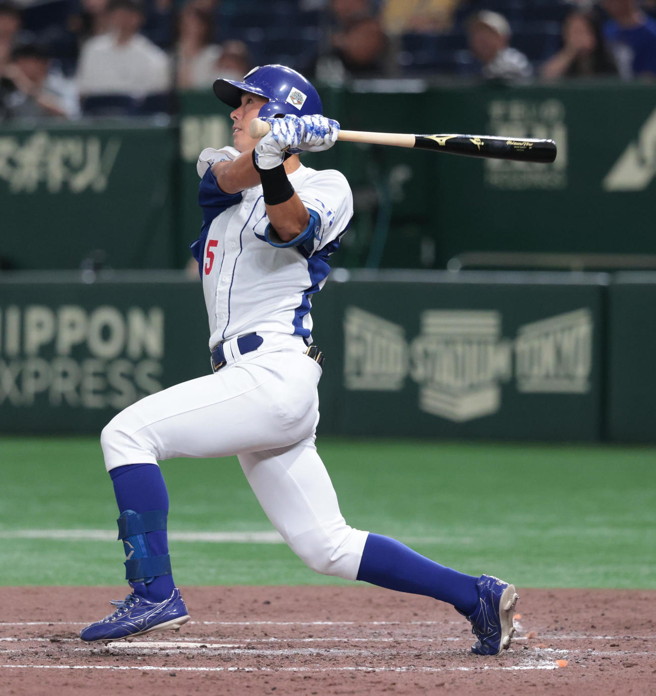 パナソニック対王子　5回裏王子2死、前田は左越えに本塁打を放つ（撮影・柴田隆二）　　