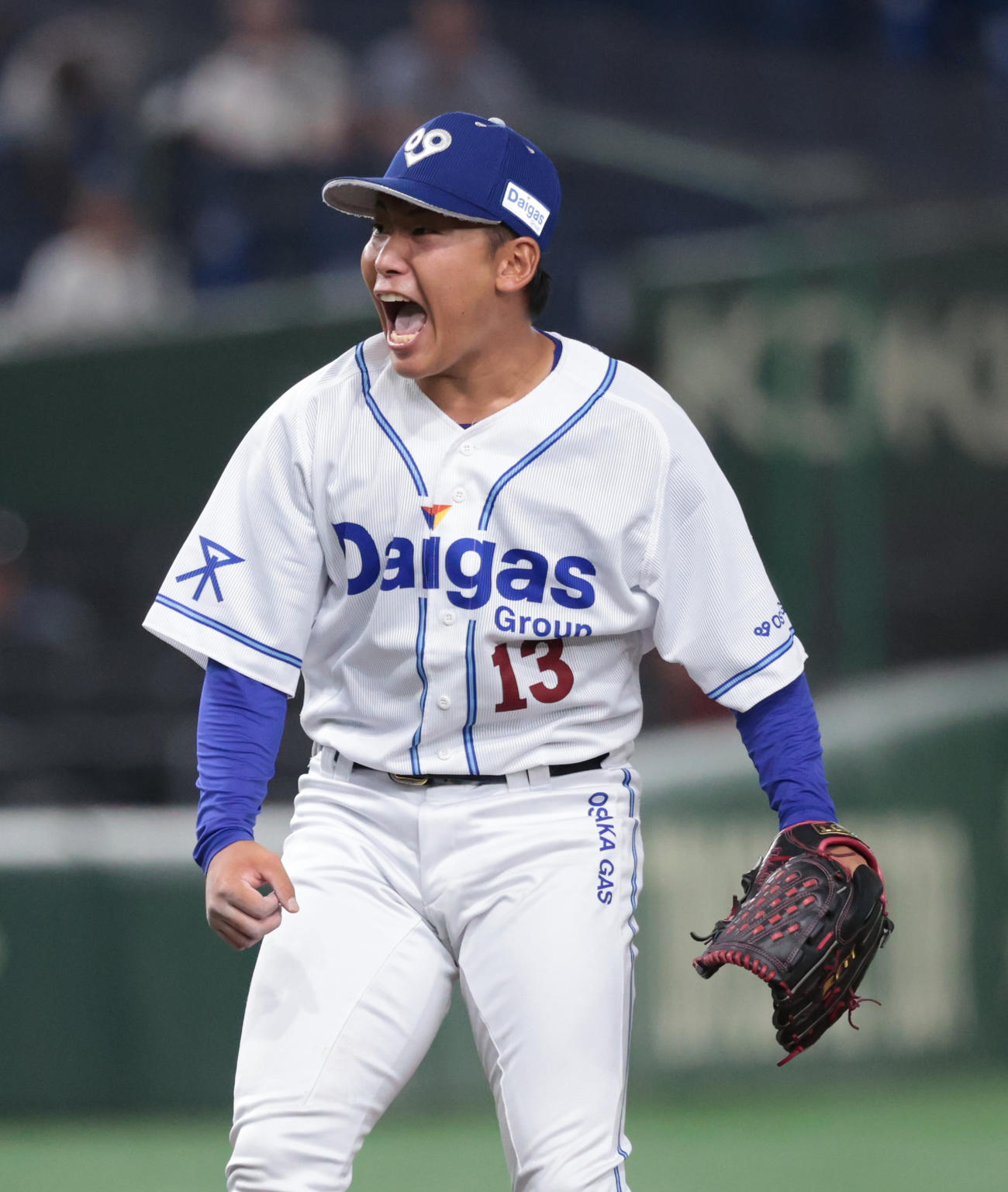 信越クラブ対大阪ガス　4安打1失点の完投勝利を挙げほえる大阪ガス・大宮（撮影・柴田隆二）　　