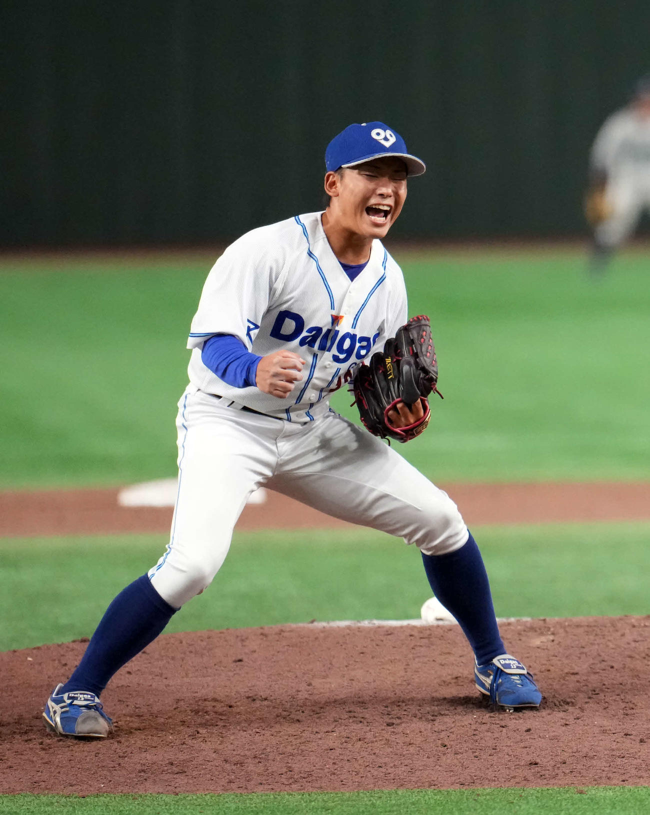 信越硬式野球クラブ対大阪ガス　信越硬式野球クラブ対大阪ガス　7回表信越硬式野球クラブ2死、永井を三振に仕留め吠える大阪ガス・大宮（撮影・小島史椰）